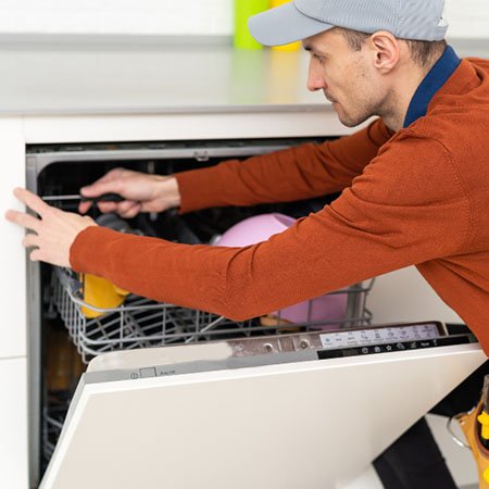 Tracy-Appliance-Repair-Men-image_08
